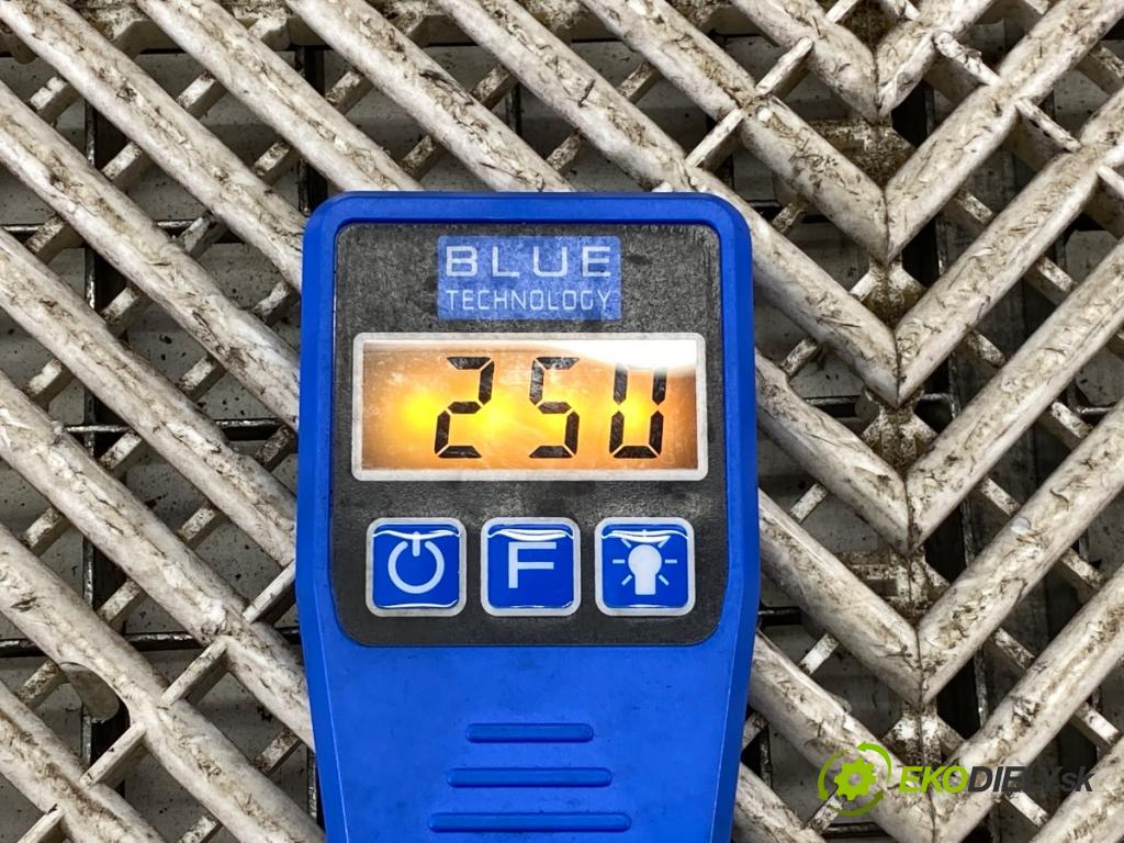 SEAT LEON III liftback 2015 77 kW 1.6 TDI 1598 Dvere pravy zad LW5P