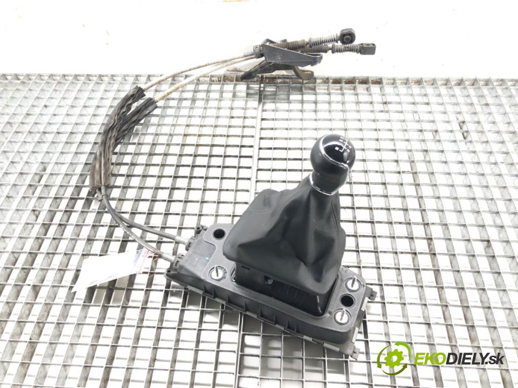 SEAT LEON (5F1) 2012 - 2022    1.6 TDI 77 kW [105 KM] olej napędowy 2012 - 2022  Kulisa 5Q0711049AP (Rýchlostné páky / kulisy)