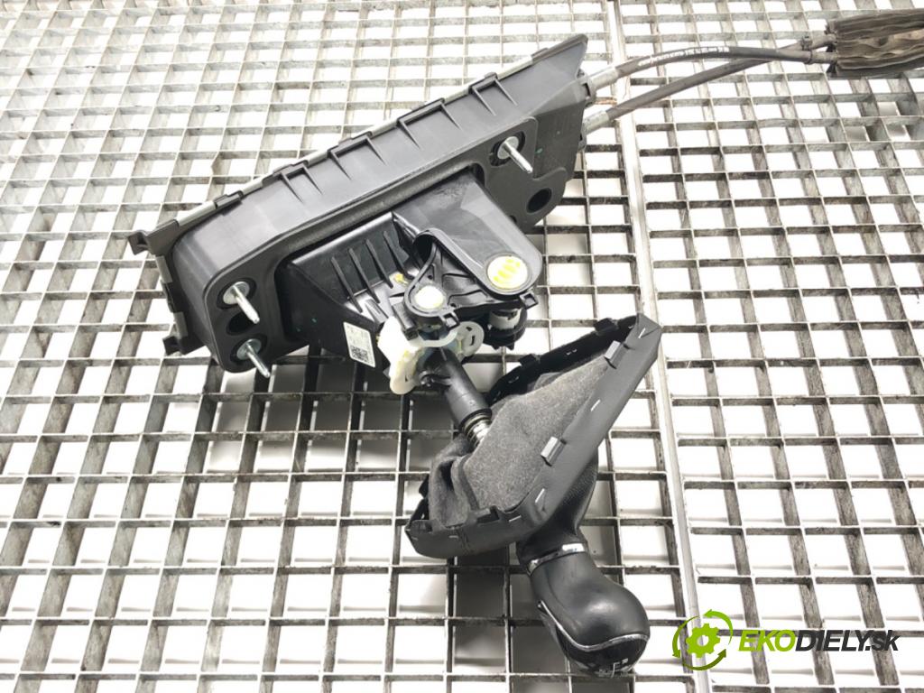 SEAT LEON (5F1) 2012 - 2022    1.6 TDI 77 kW [105 KM] olej napędowy 2012 - 2022  Kulisa 5Q0711049AP (Rýchlostné páky / kulisy)