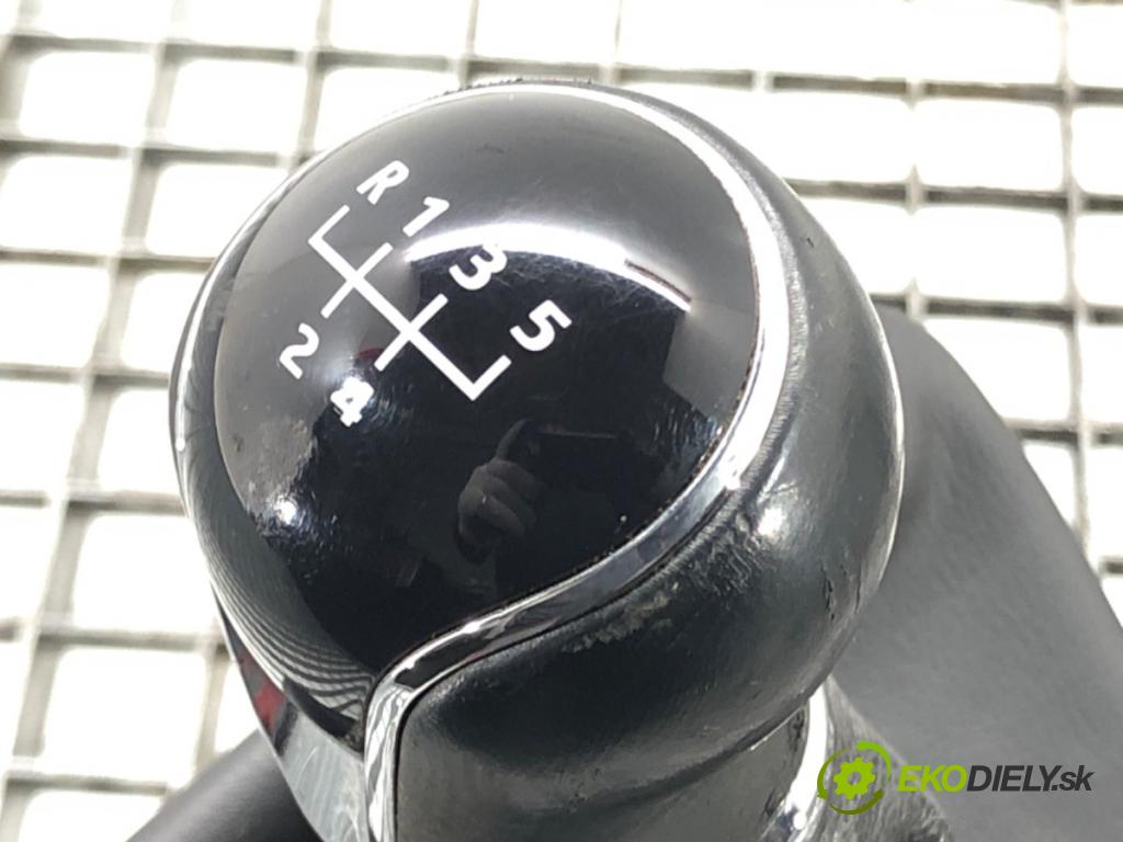 SEAT LEON (5F1) 2012 - 2022    1.6 TDI 77 kW [105 KM] olej napędowy 2012 - 2022  Kulisa 5Q0711049AP (Rýchlostné páky / kulisy)