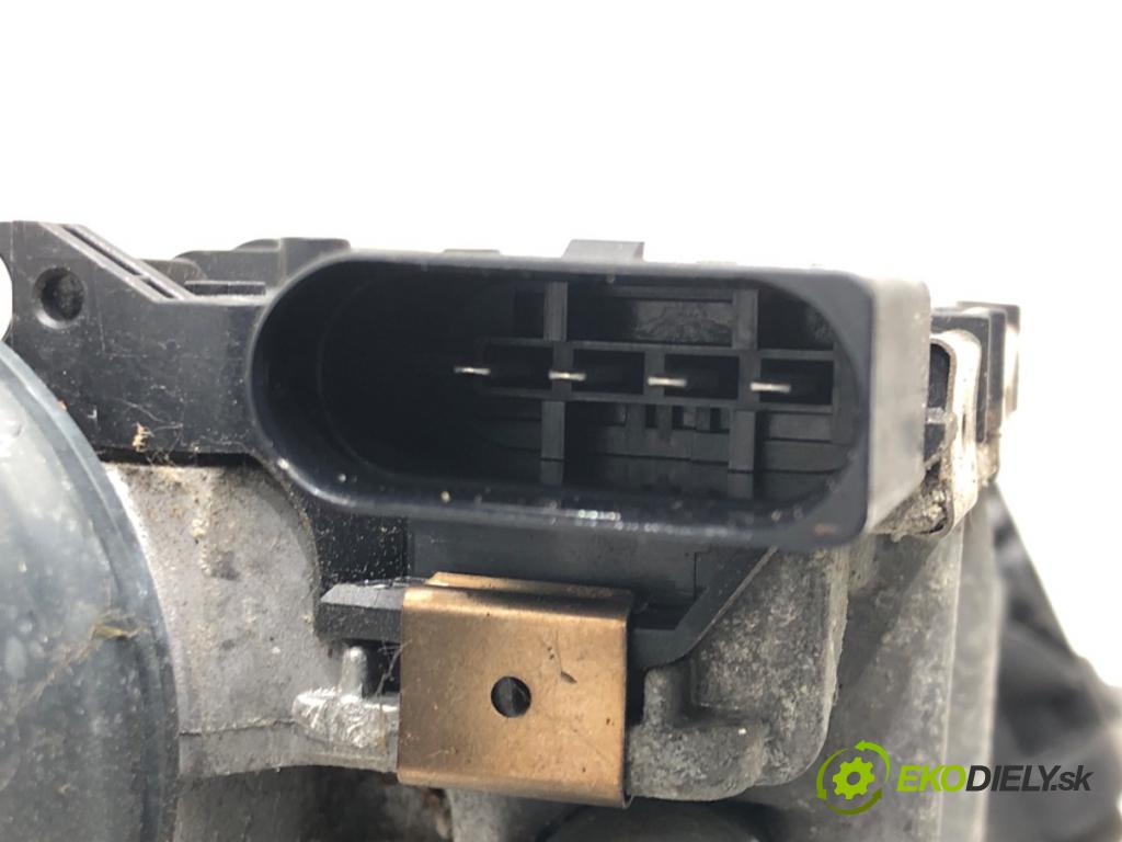 SEAT LEON (5F1) 2012 - 2022    1.6 TDI 77 kW [105 KM] olej napędowy 2012 - 2022  Mechanizmus stieračov predný 5F1955023A (Motorčeky stieračov predné)