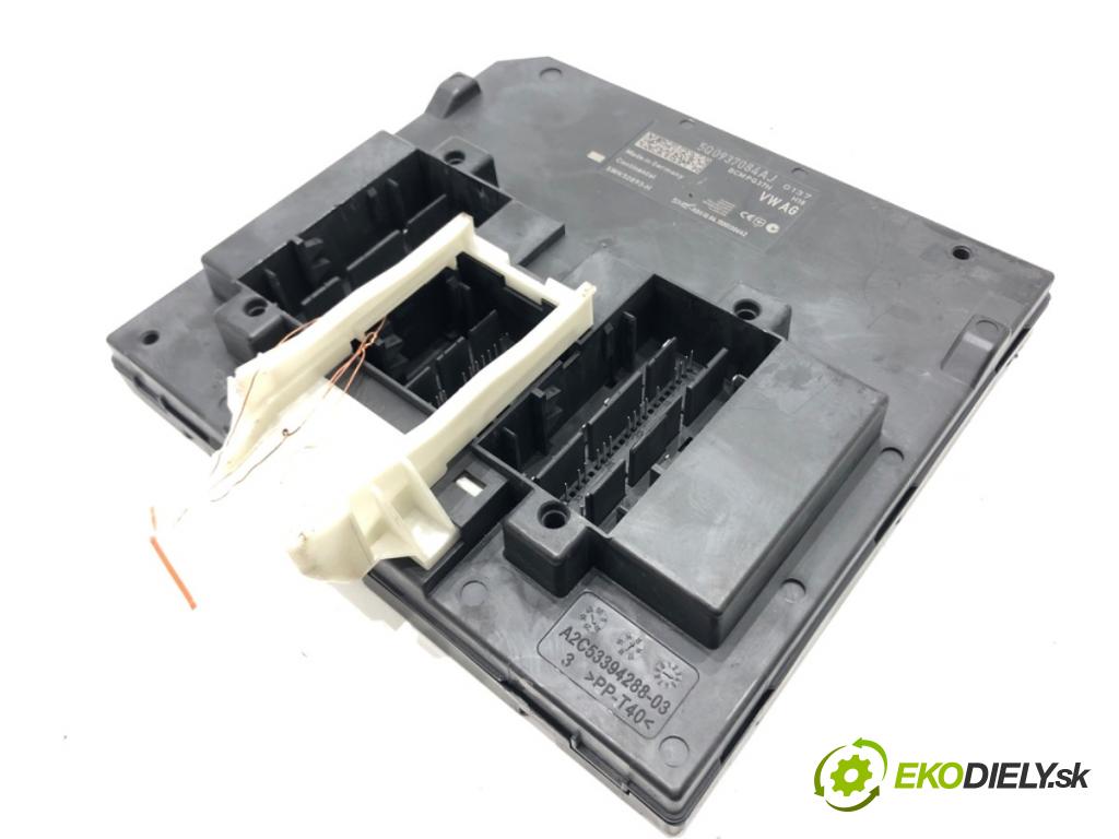 SEAT LEON (5F1) 2012 - 2022    1.6 TDI 77 kW [105 KM] olej napędowy 2012 - 2022  Modul komfortu 5Q0937084AJ (Moduly komfortu)