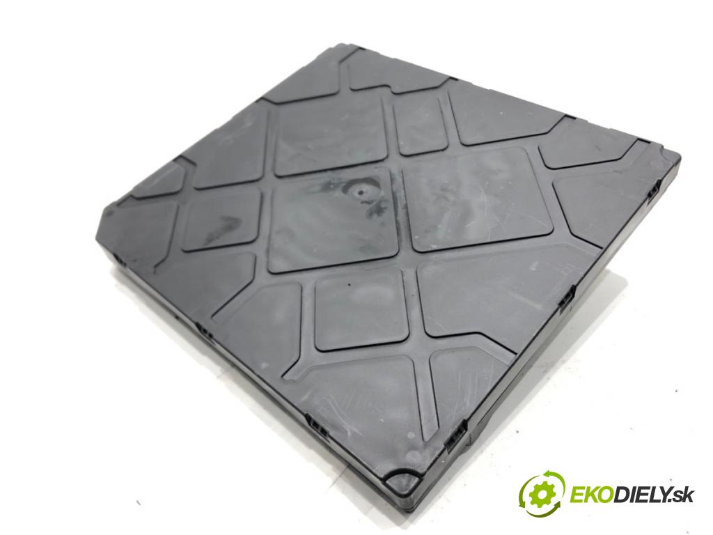 SEAT LEON (5F1) 2012 - 2022    1.6 TDI 77 kW [105 KM] olej napędowy 2012 - 2022  Modul komfortu 5Q0937084AJ (Moduly komfortu)