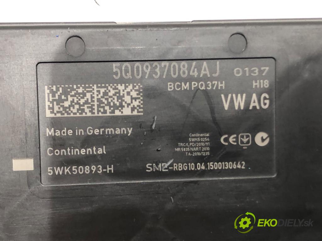 SEAT LEON (5F1) 2012 - 2022    1.6 TDI 77 kW [105 KM] olej napędowy 2012 - 2022  Modul komfortu 5Q0937084AJ (Moduly komfortu)