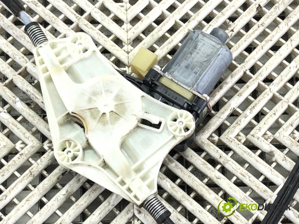 SEAT LEON (5F1) 2012 - 2022    1.6 TDI 77 kW [105 KM] olej napędowy 2012 - 2022  mechanismus okna pravý přední část 5Q0959802B