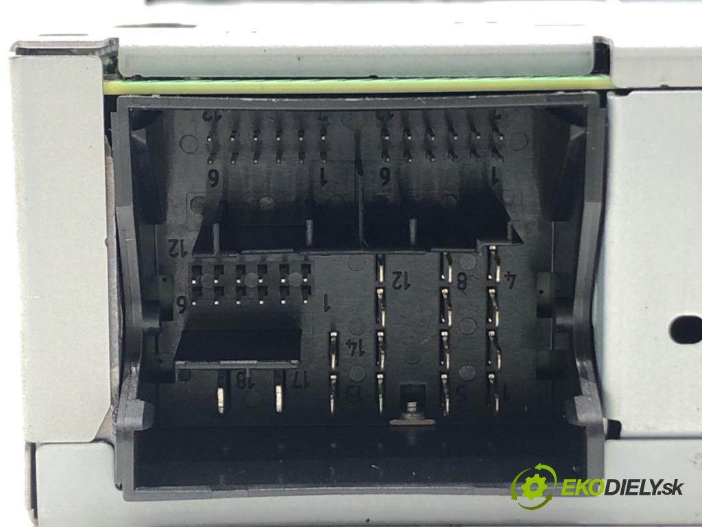 SEAT LEON (5F1) 2012 - 2022    1.6 TDI 77 kW [105 KM] olej napędowy 2012 - 2022  RADIO 5F0035846A (Audio zariadenia)