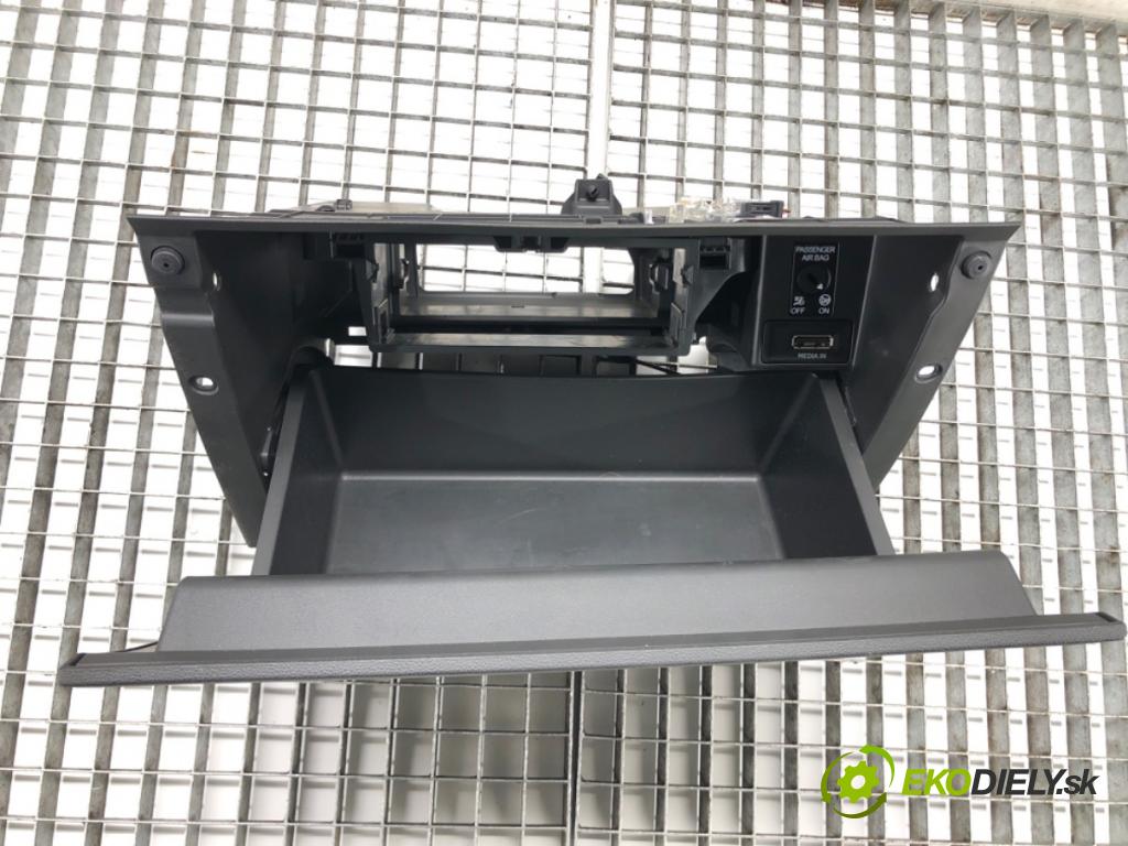 SEAT LEON (5F1) 2012 - 2022    1.6 TDI 77 kW [105 KM] olej napędowy 2012 - 2022  Priehradka, kastlík spolujazdca 5F1857095G (Priehradky, kastlíky)