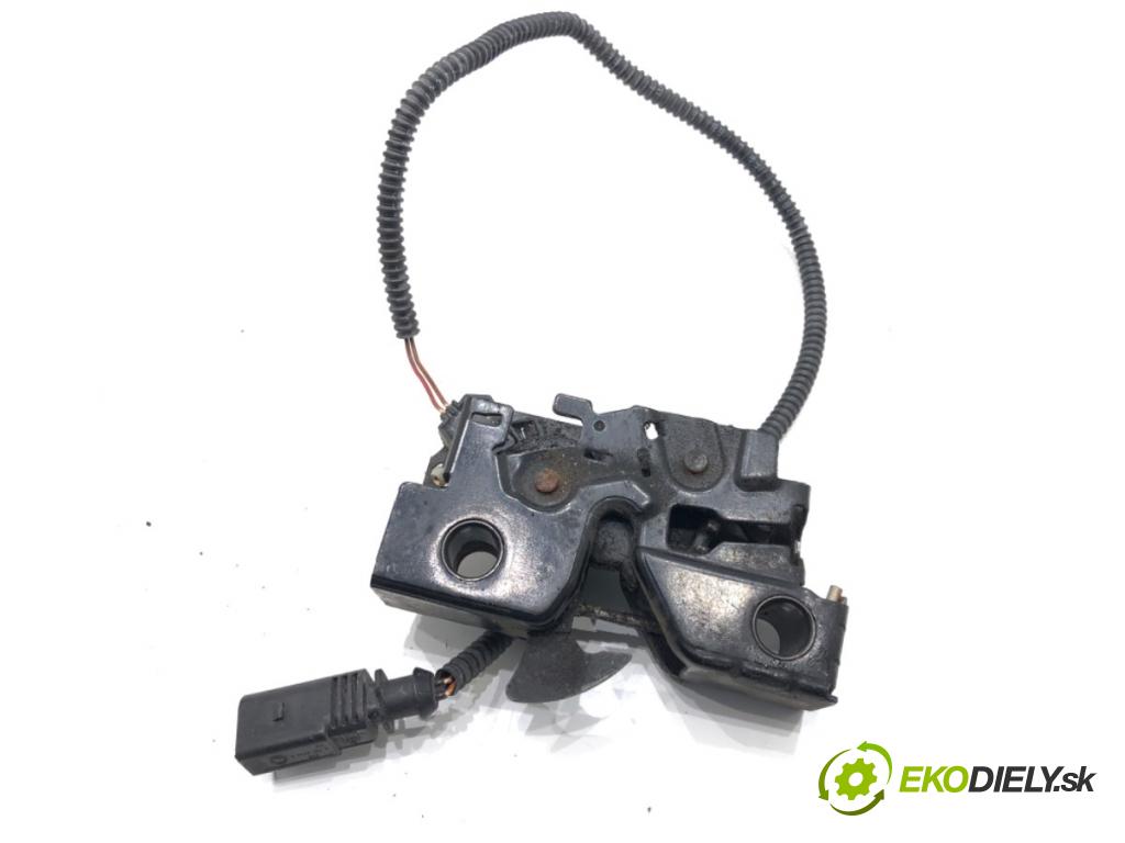 SEAT LEON (5F1) 2012 - 2022    1.6 TDI 77 kW [105 KM] olej napędowy 2012 - 2022  zámok kapoty přední část 5F0823509C