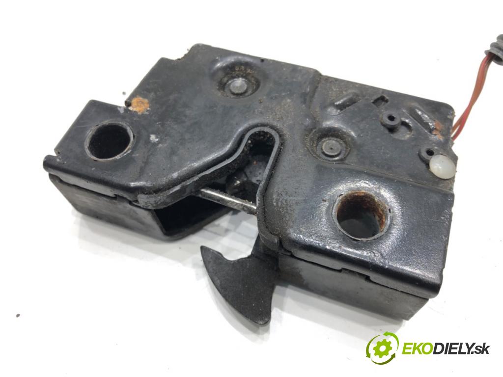 SEAT LEON (5F1) 2012 - 2022    1.6 TDI 77 kW [105 KM] olej napędowy 2012 - 2022  zámok kapoty přední část 5F0823509C