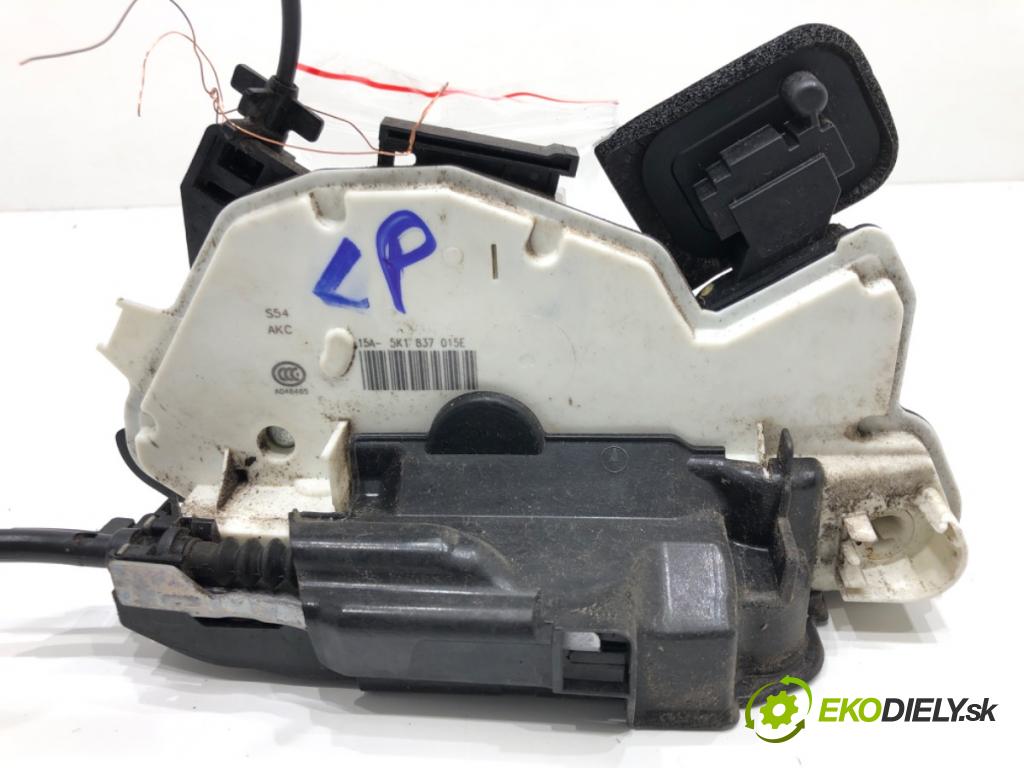 SEAT LEON (5F1) 2012 - 2022    1.6 TDI 77 kW [105 KM] olej napędowy 2012 - 2022  zámok dveře levý přední část 5K1837015E