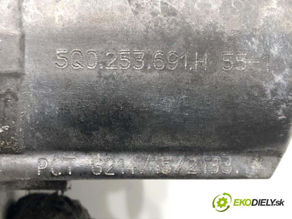 SEAT LEON (5F1) 2012 - 2022    1.6 TDI 77 kW [105 KM] olej napędowy 2012 - 2022  Škrtiaca klapka VÝFUK: 5Q0253691H