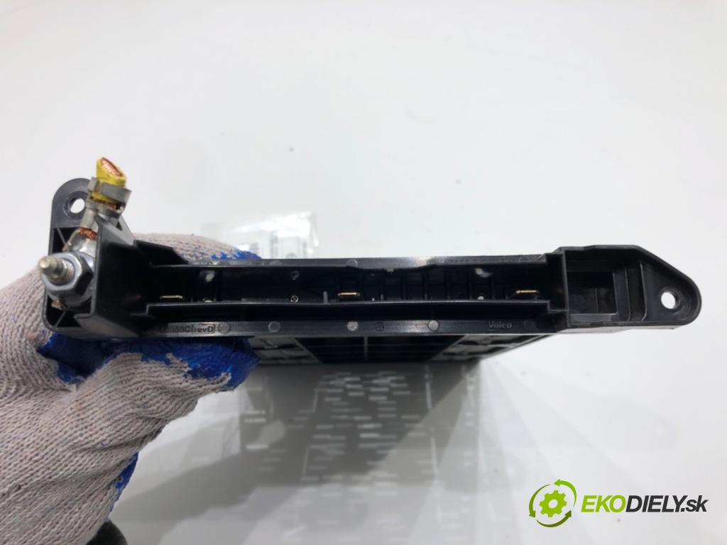 SEAT LEON (5F1) 2012 - 2022    1.6 TDI 77 kW [105 KM] olej napędowy 2012 - 2022  topné těleso radiátor topení elektrická 5WA963235 (Radiátory topení)