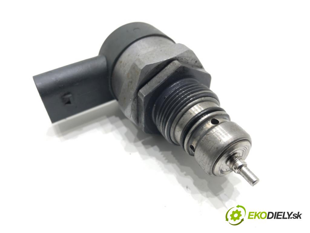 SEAT LEON (5F1) 2012 - 2022    1.6 TDI 77 kW [105 KM] olej napędowy 2012 - 2022  Regulátor tlaku paliva 057130764AB (Ostatné)