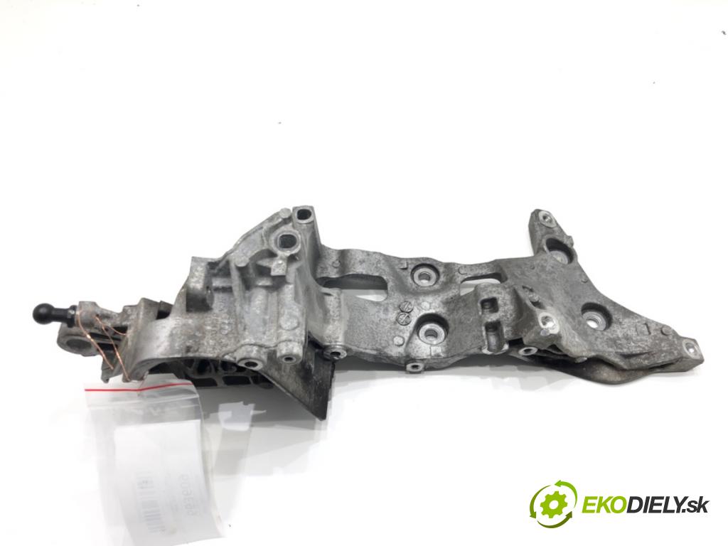 SEAT LEON (5F1) 2012 - 2022    1.6 TDI 77 kW [105 KM] olej napędowy 2012 - 2022  držák alternátora 04L903143B