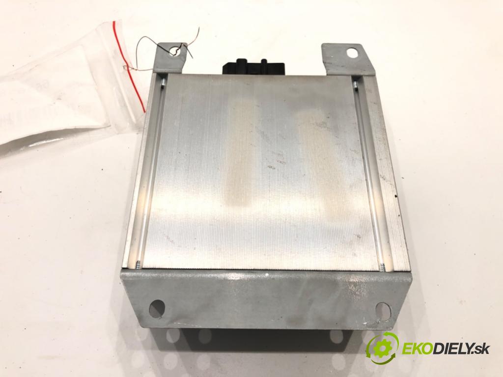 AUDI A4 B7 Avant (8ED) 2004 - 2008    2.0 TDI 125 kW [170 KM] olej napędowy 2006 - 2008  Zosilňovač 8E9035223D (Zosilňovače)