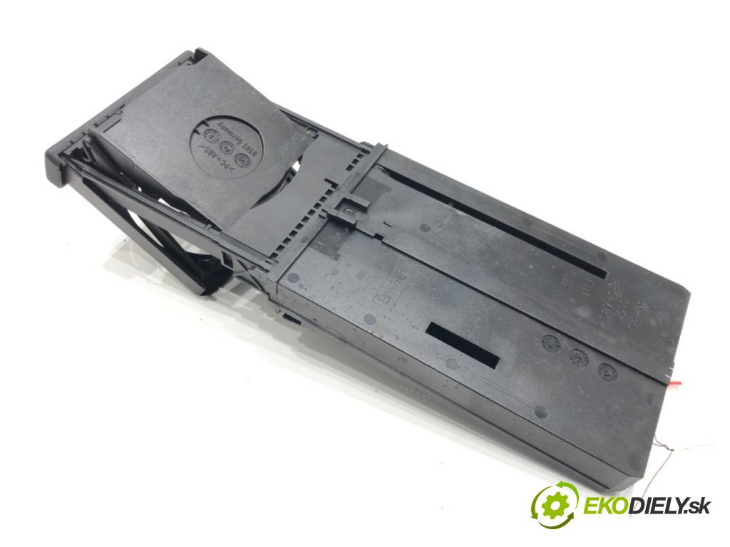 AUDI A4 B7 Avant (8ED) 2004 - 2008    2.0 TDI 125 kW [170 KM] olej napędowy 2006 - 2008  Držiak na nápoje 8E1862534K (Úchyty, držiaky na nápoje)