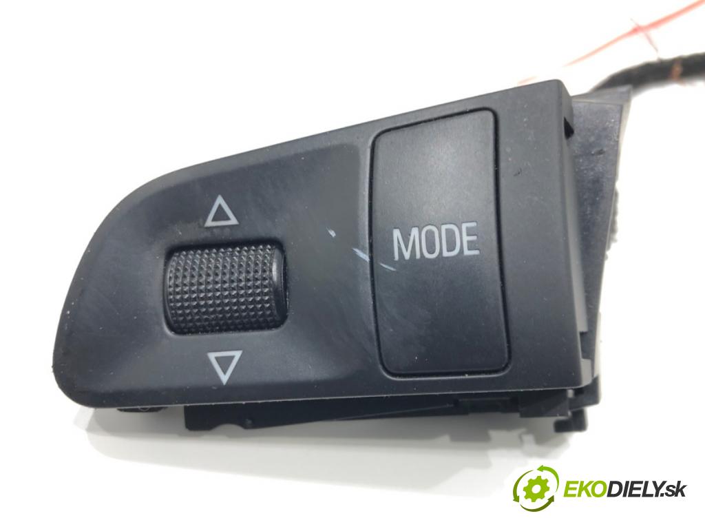 AUDI A4 B7 Avant (8ED) 2004 - 2008    2.0 TDI 125 kW [170 KM] olej napędowy 2006 - 2008  SPÍNAČE: volantu 4F0951527