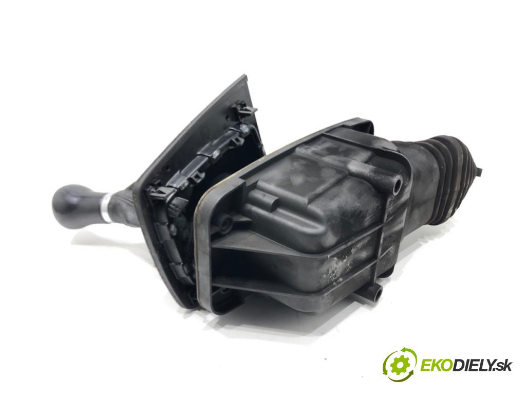 AUDI A4 B7 Avant (8ED) 2004 - 2008    2.0 TDI 125 kW [170 KM] olej napędowy 2006 - 2008  Kulisa 8E0711025 (Rýchlostné páky / kulisy)