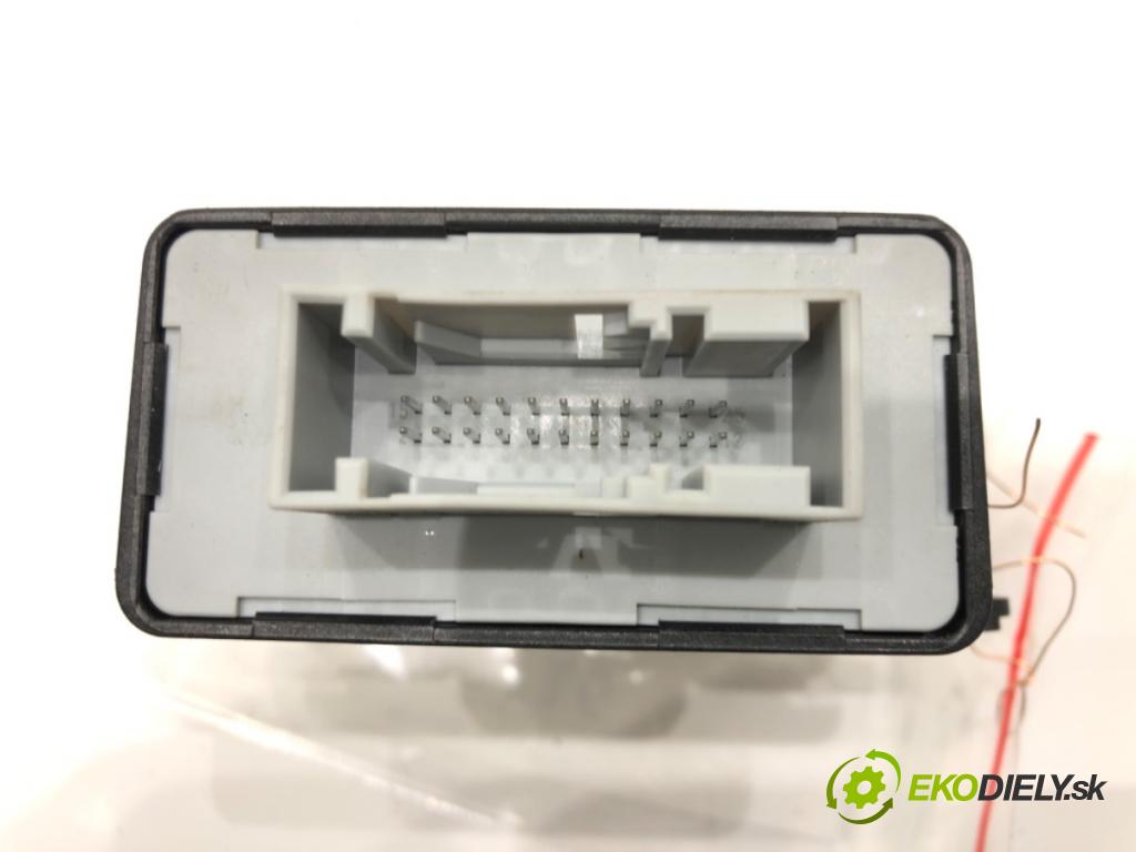 AUDI A4 B7 Avant (8ED) 2004 - 2008    2.0 TDI 125 kW [170 KM] olej napędowy 2006 - 2008  Modul svetiel 8P0907357F (Ostatné)