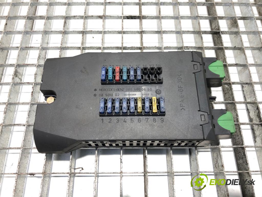 MERCEDES-BENZ VITO Autobus (W638) 1996 - 2003    108 CDI 2.2 (638.194) 60 kW [82 KM] olej napędowy 1999 - 2003  skříňka poistková 0005400650 (Pojistkové skříňky)