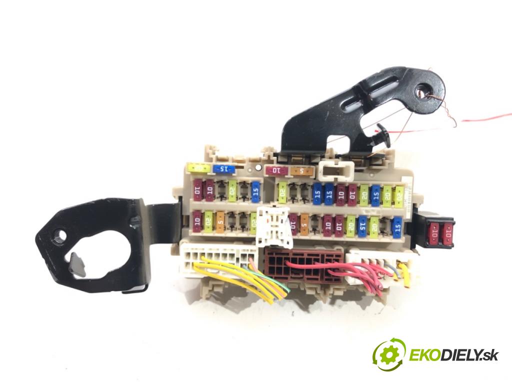 RENAULT KADJAR (HA_, HL_) 2015 - 2022    1.6 dCi 130 4x4 96 kW [130 KM] olej napędowy 2015 - 2022  skříňka poistková  (Pojistkové skříňky)