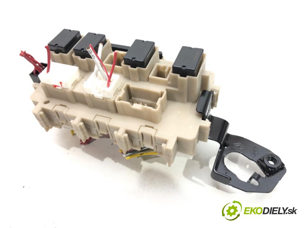 RENAULT KADJAR (HA_, HL_) 2015 - 2022    1.6 dCi 130 4x4 96 kW [130 KM] olej napędowy 2015 - 2022  skříňka poistková  (Pojistkové skříňky)