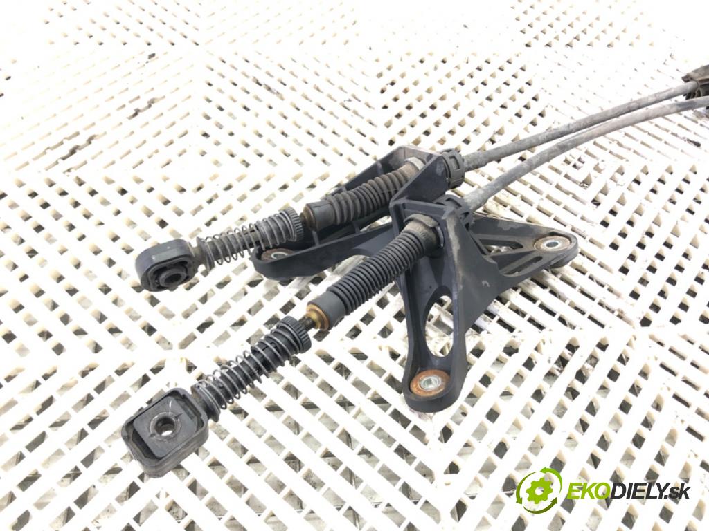 VW CADDY IV Nadwozie pełne/minivan (SAA, SAH) 2015 - 2022    2.0 TDI 55 kW [75 KM] olej napędowy 2015 - 2020  Kulisa 1T0711049BD (Rýchlostné páky / kulisy)