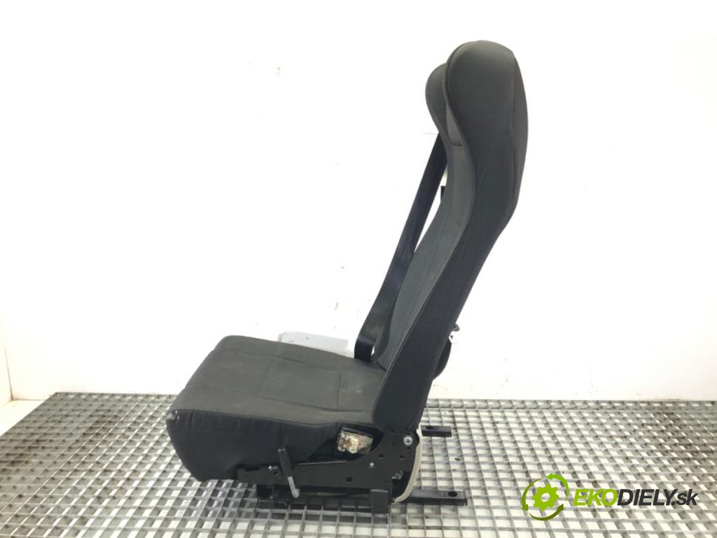 VW CADDY IV Nadwozie pełne/minivan (SAA, SAH) 2015 - 2022    2.0 TDI 55 kW [75 KM] olej napędowy 2015 - 2020  Sedadlo zadný pravy  (Sedačky, sedadlá)