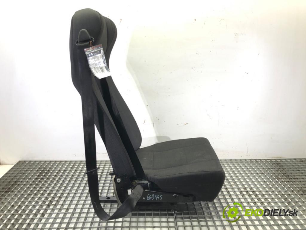 VW CADDY IV Nadwozie pełne/minivan (SAA, SAH) 2015 - 2022    2.0 TDI 55 kW [75 KM] olej napędowy 2015 - 2020  Sedadlo zadný pravy  (Sedačky, sedadlá)