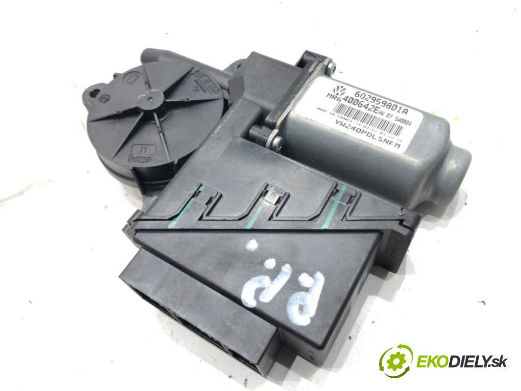 VW POLO (9N_, 9A_) 2001 - 2014    1.2 12V 47 kW [64 KM] benzyna 2001 - 2007  motor sťahovaní okna pravý přední část 6Q2959801A