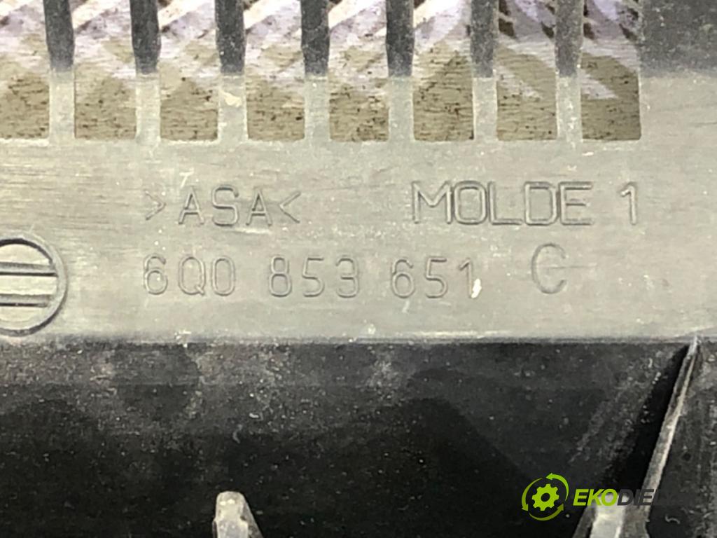 VW POLO (9N_, 9A_) 2001 - 2014    1.2 12V 47 kW [64 KM] benzyna 2001 - 2007  mřížka maska 6Q0853651C (Mřížky (masky) chladičů)