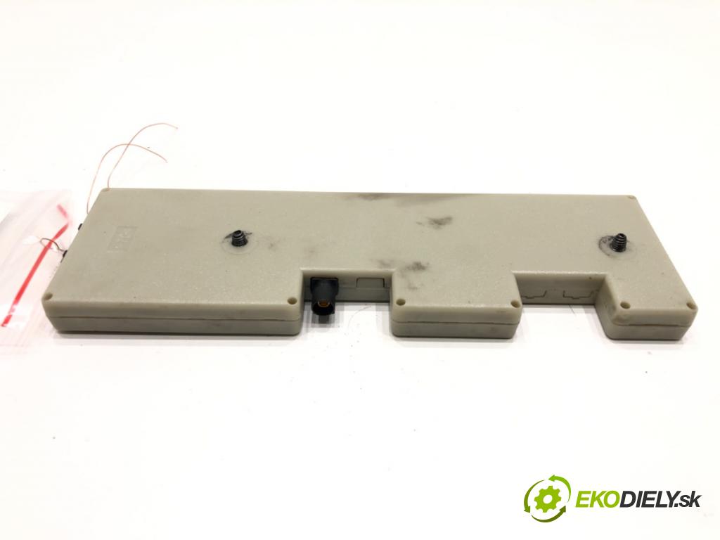 BMW 3 (E90) 2004 - 2012    320 d 120 kW [163 KM] olej napędowy 2004 - 2011  Zosilňovač Antenní: 6928934 (Zosilňovače)