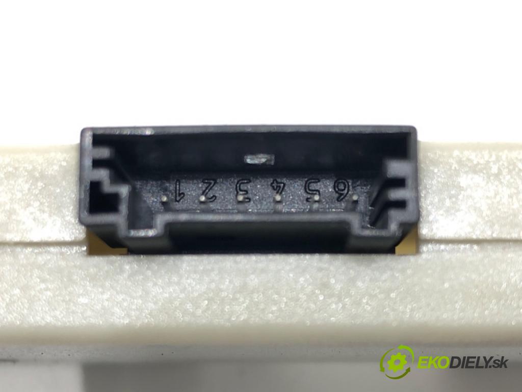 BMW 3 (E90) 2004 - 2012    320 d 120 kW [163 KM] olej napędowy 2004 - 2011  Zosilňovač Antenní: 6928934 (Zosilňovače)