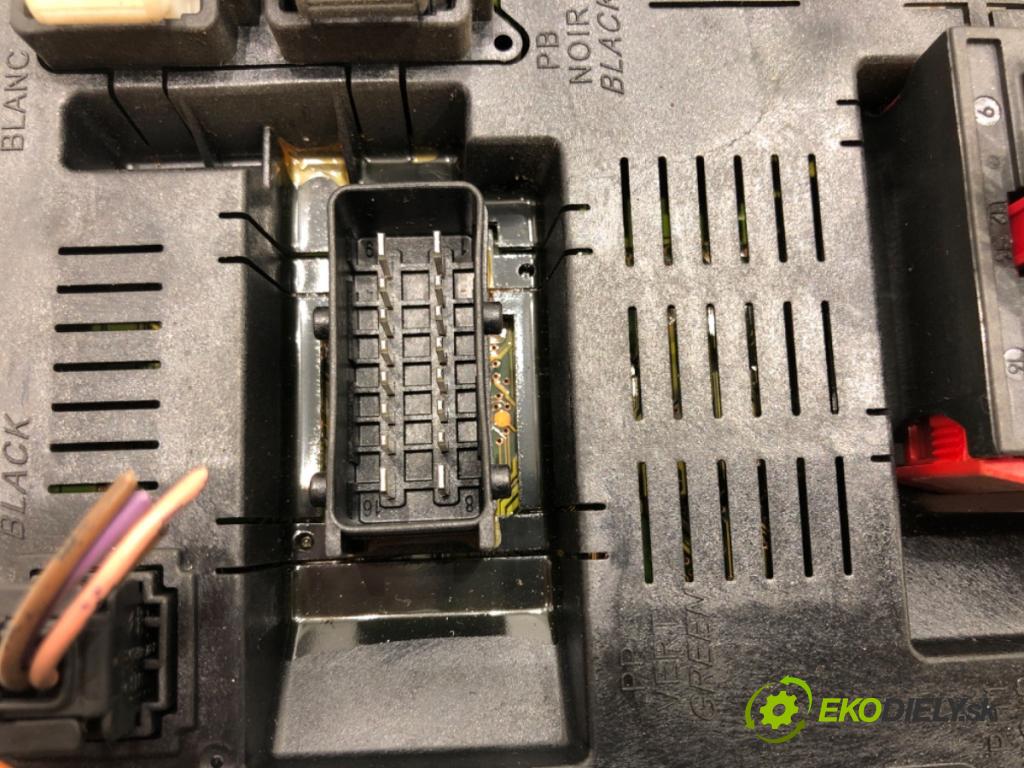 CITROEN C4 I (LC_) 2004 - 2014    1.6 HDi 80 kW [109 KM] olej napędowy 2004 - 2011  modul BSI 21676159-4 (Pojistkové skříňky)