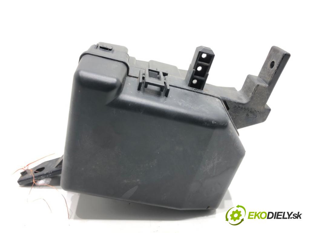 SUZUKI SWIFT III (MZ, EZ) 2005 - 2022    1.3 (RS 413) 68 kW [92 KM] benzyna 2005 - 2022  skříňka poistková  (Pojistkové skříňky)