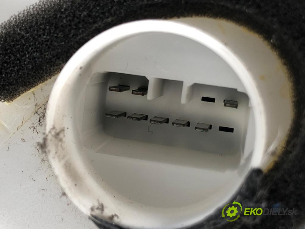 FIAT SEDICI (189_) 2006 - 2014    1.9 D Multijet 88 kW [120 KM] olej napędowy 2006 - 2011  zámok dveře pravý přední část