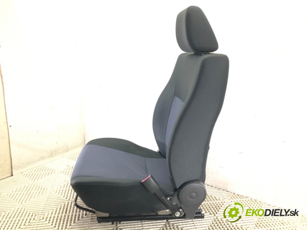 FIAT SEDICI (189_) 2006 - 2014    1.9 D Multijet 88 kW [120 KM] olej napędowy 2006 - 2011  Sedadlo pravy predný