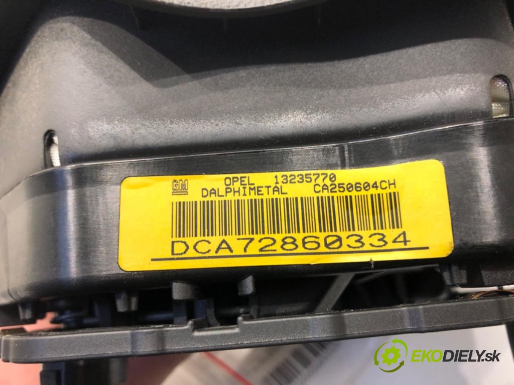 OPEL CORSA D (S07) 2006 - 2014    1.2 (L08, L68) 59 kW [80 KM] benzyna 2006 - 2014  AirBag volantu 13235770 (Airbagy)