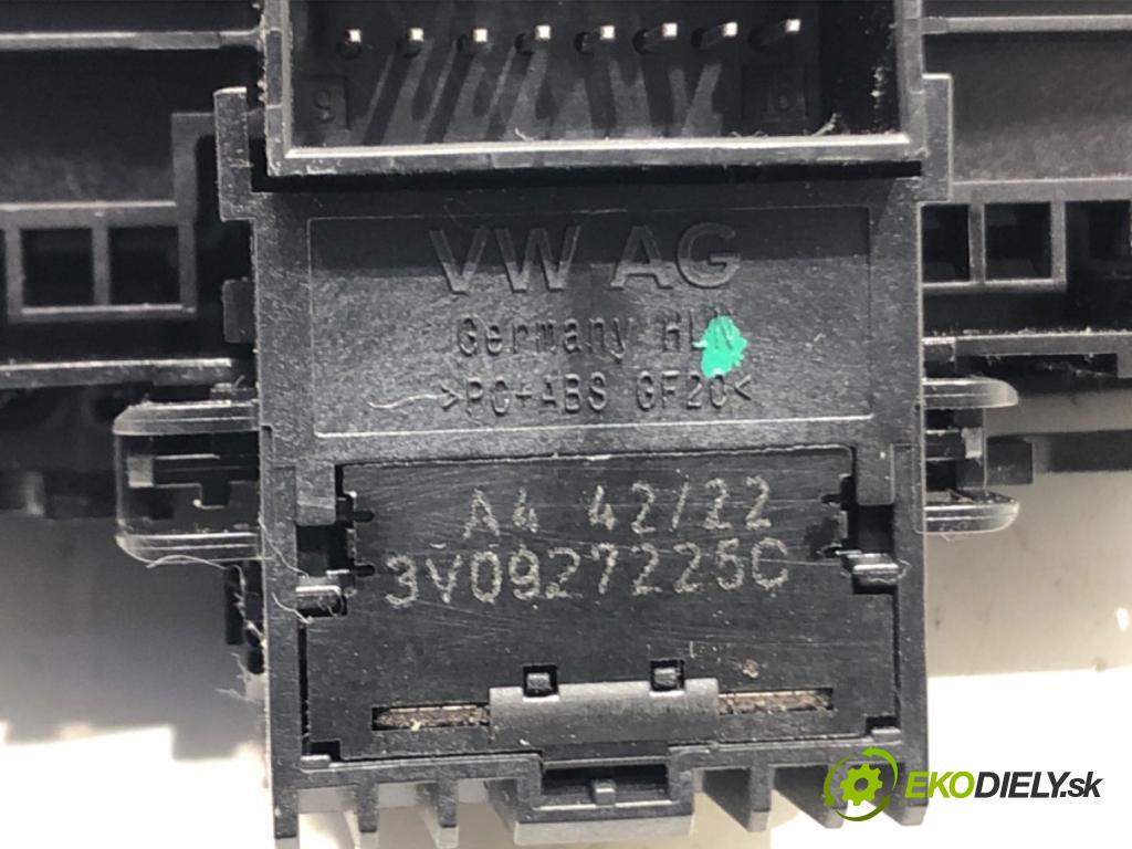 SKODA SUPERB III (3V3) 2015 - 2022    2.0 TDI 147 kW [200 KM] olej napędowy 2020 - 2022  Spínač brzdy ručnej brzdy 3V0927225C (Prepínače, spínače, tlačidlá a ovládače kúrenia)
