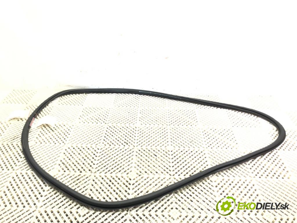 SKODA SUPERB III (3V3) 2015 - 2022    2.0 TDI 147 kW [200 KM] olej napędowy 2020 - 2022  těsnění dveře zadní část levá strana 3V5867367B (Ostatní)