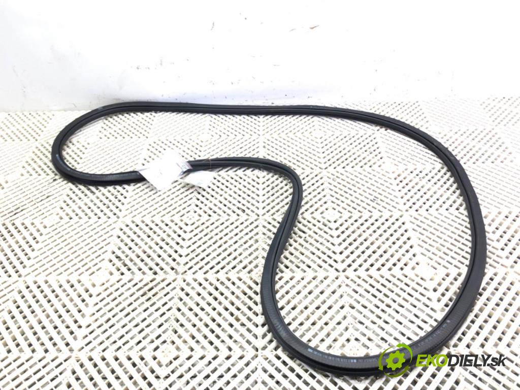 SKODA SUPERB III (3V3) 2015 - 2022    2.0 TDI 147 kW [200 KM] olej napędowy 2020 - 2022  těsnění dveře zadní část levá strana 3V5867367B (Ostatní)