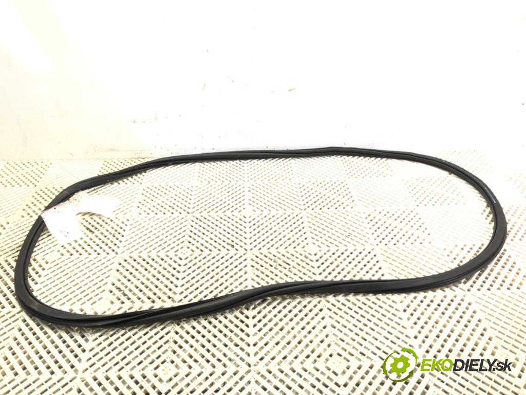 SKODA SUPERB III (3V3) 2015 - 2022    2.0 TDI 147 kW [200 KM] olej napędowy 2020 - 2022  těsnění dveře zadní část pravá 3V5867368B (Ostatní)