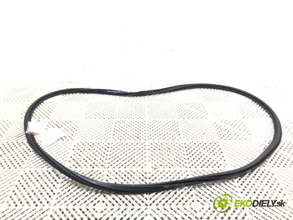 SKODA SUPERB III (3V3) 2015 - 2022    2.0 TDI 147 kW [200 KM] olej napędowy 2020 - 2022  těsnění dveře zadní část pravá 3V5867368B (Ostatní)