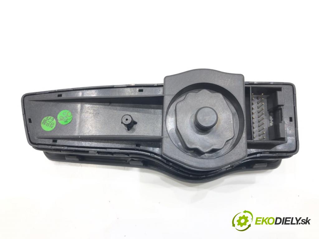 HYUNDAI i40 I Kombi Van (VF) 2011 - 2022    1.7 CRDI 85 kW [116 KM] olej napędowy 2015 - 2022  spínač světel 93300-3Z050