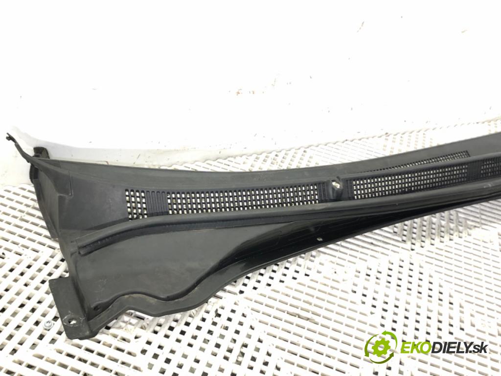 HYUNDAI i40 I Kombi Van (VF) 2011 - 2022    1.7 CRDI 85 kW [116 KM] olej napędowy 2015 - 2022  Torpédo, plast pod čelné okno  (Torpéda)