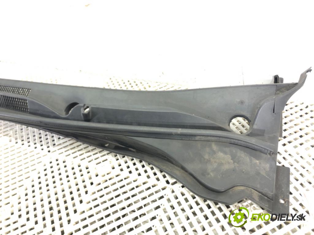 HYUNDAI i40 I Kombi Van (VF) 2011 - 2022    1.7 CRDI 85 kW [116 KM] olej napędowy 2015 - 2022  Torpédo, plast pod čelné okno  (Torpéda)