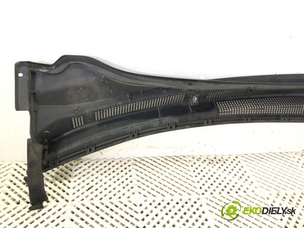 HYUNDAI i40 I Kombi Van (VF) 2011 - 2022    1.7 CRDI 85 kW [116 KM] olej napędowy 2015 - 2022  Torpédo, plast pod čelné okno  (Torpéda)