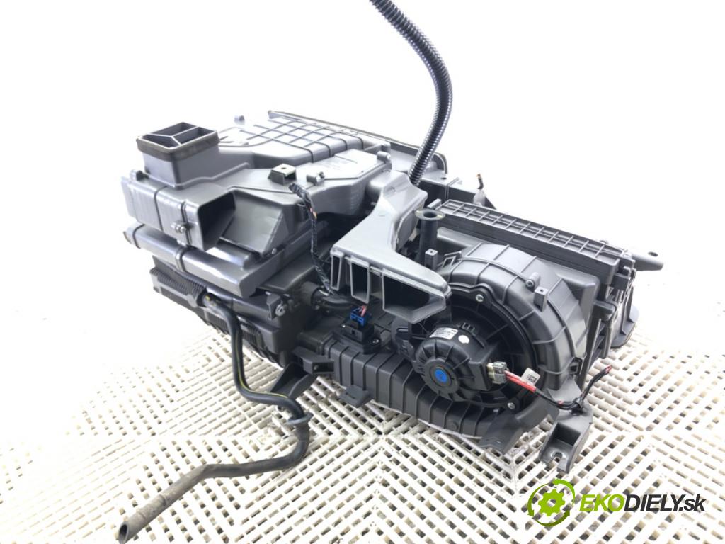 HYUNDAI i40 I Kombi Van (VF) 2011 - 2022    1.7 CRDI 85 kW [116 KM] olej napędowy 2015 - 2022  topné těleso radiátor topení komplet KOMBAJN  (Radiátory topení)