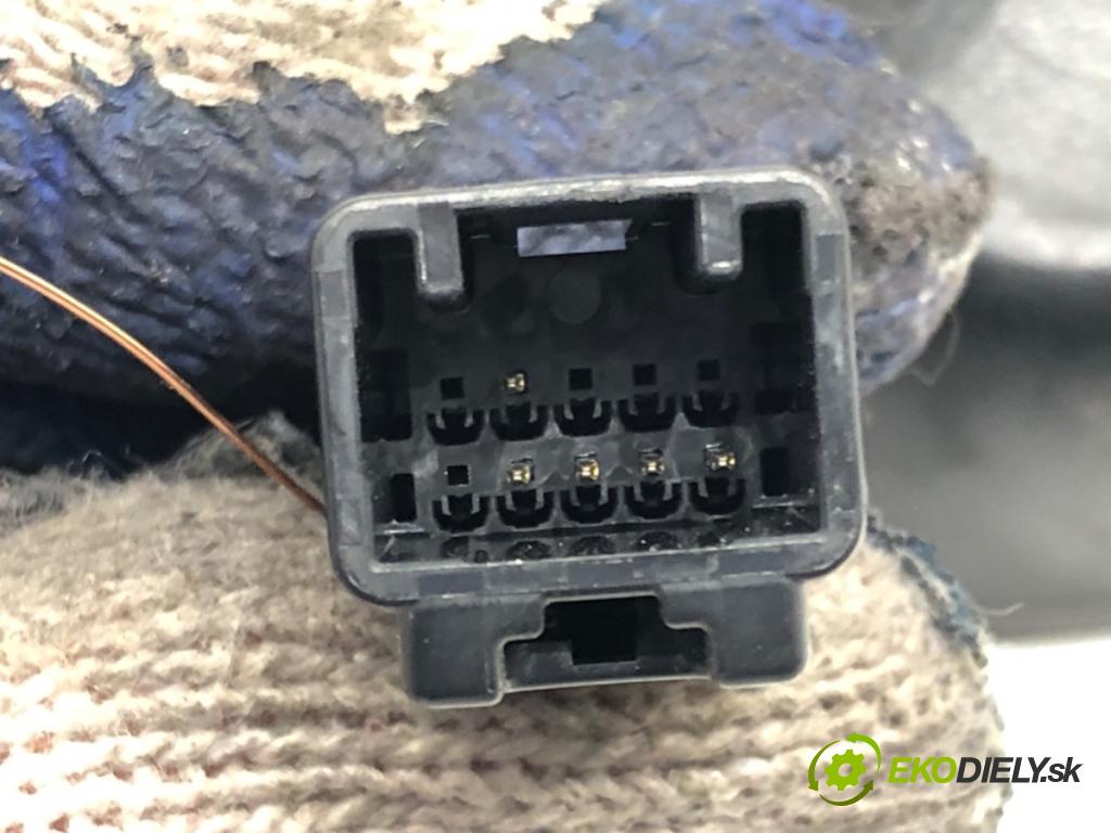 HYUNDAI i40 I Kombi Van (VF) 2011 - 2022    1.7 CRDI 85 kW [116 KM] olej napędowy 2015 - 2022  zpětné zrcátko vnitřní  (Světla vnitřní)