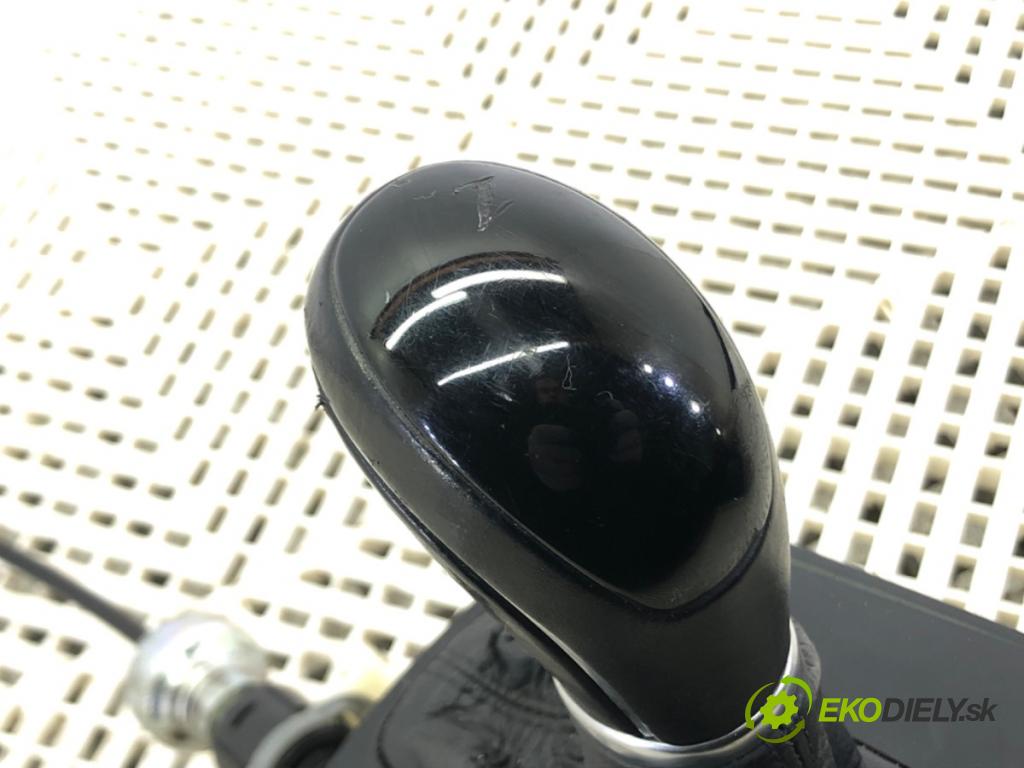 HYUNDAI i40 I Kombi Van (VF) 2011 - 2022    1.7 CRDI 85 kW [116 KM] olej napędowy 2015 - 2022  Kulisa  (Rýchlostné páky / kulisy)